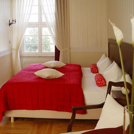 Hotel Altes Hafenhaus Rostock Rum bild