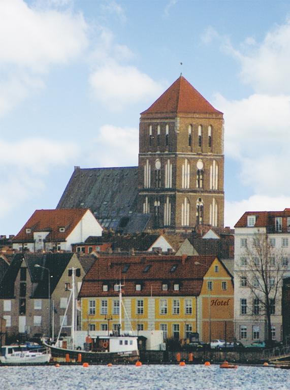 Hotel Altes Hafenhaus Rostock Rum bild
