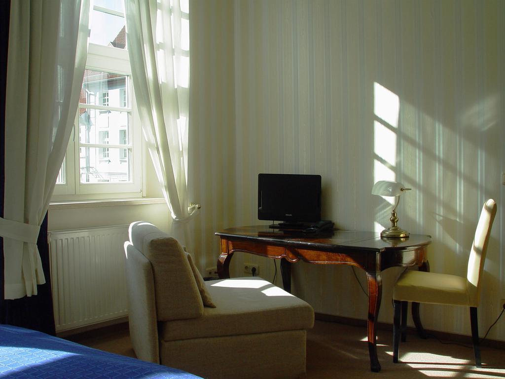 Hotel Altes Hafenhaus Rostock Rum bild
