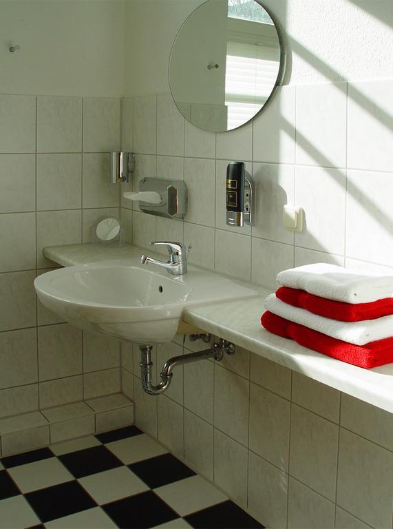 Hotel Altes Hafenhaus Rostock Rum bild
